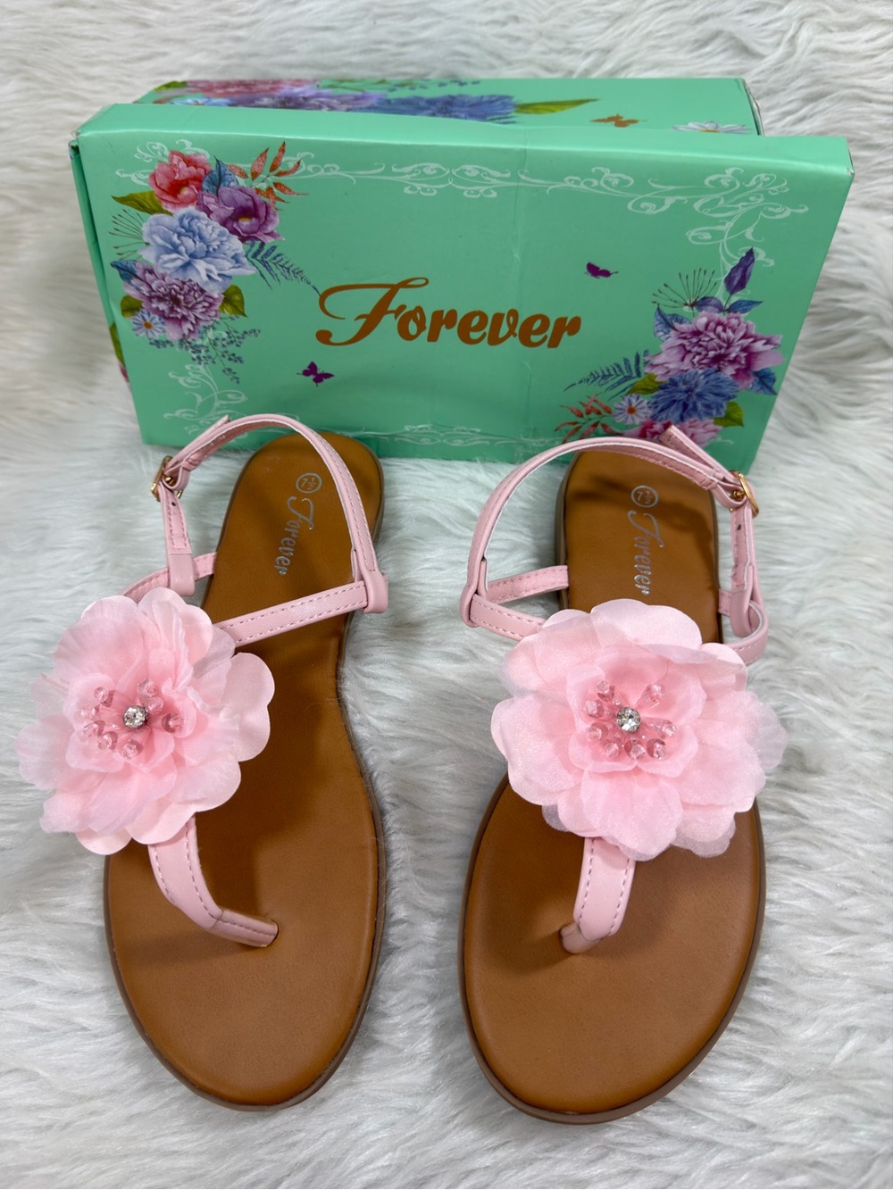 New In Box Forever Addie Flower Sandals Flat Round Toe Size 7.5 Fashion Nova NWT